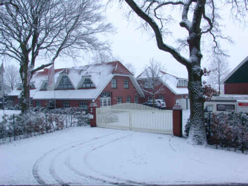 Unser Verwaltungsgebäude im Winter